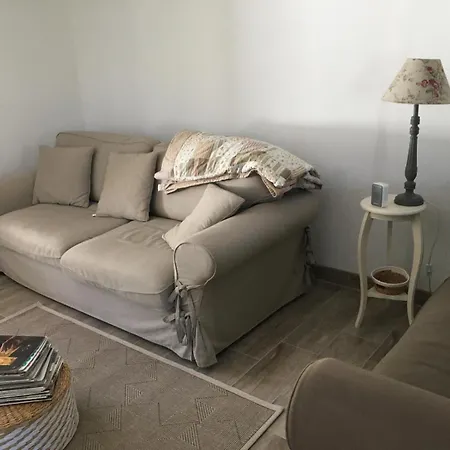 Chez Mirella Tartonne